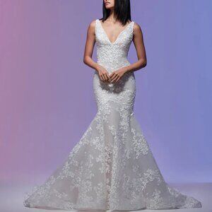 NWOT Lazaro Vivien Ivory Lace Fit & Flare Wedding Gown – Size 12